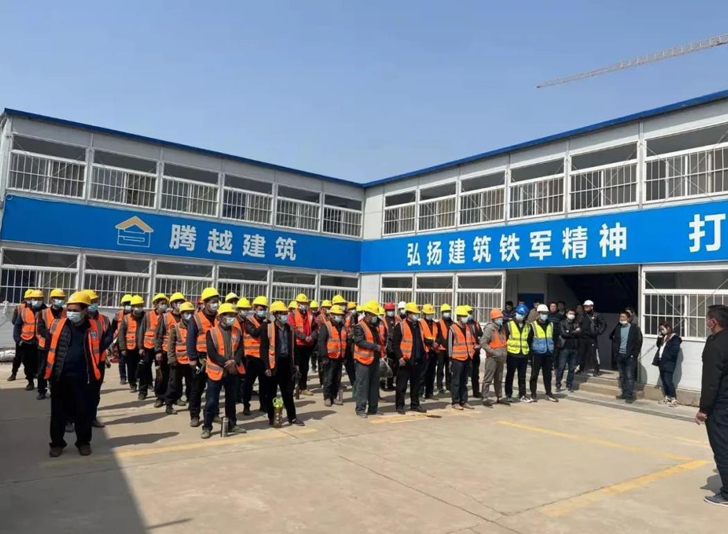 同心战“疫”丨华体会在线登录官网_华体会(中国)铁军紧急援建山东淄博方舱医院！